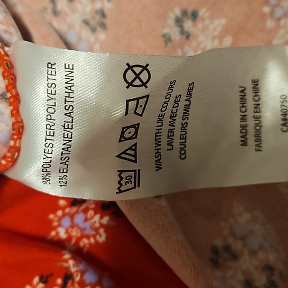 💖 $5 add to bundle Cuddl Duds soft v neck floral tank top💖 - Picture 5 of 5